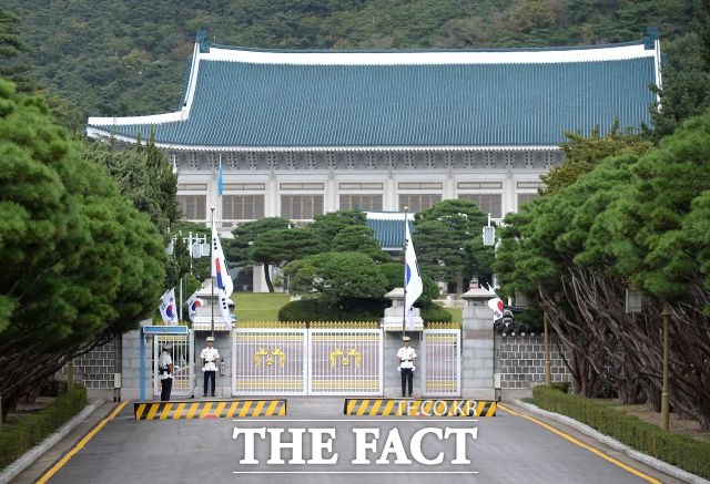 특검은 2심에서 이재용 부회장이 지난 2014년 9월 12일 청와대 안가에서 박근혜 전 대통령과 독대했다는 내용으로 공소장을 변경했다.