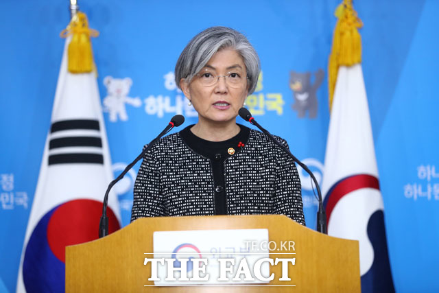 한일 일본군위안부 피해자 문제 합의 검토 TF의 검토 결과 발표를 앞두고 발언을 하는 강경화 장관