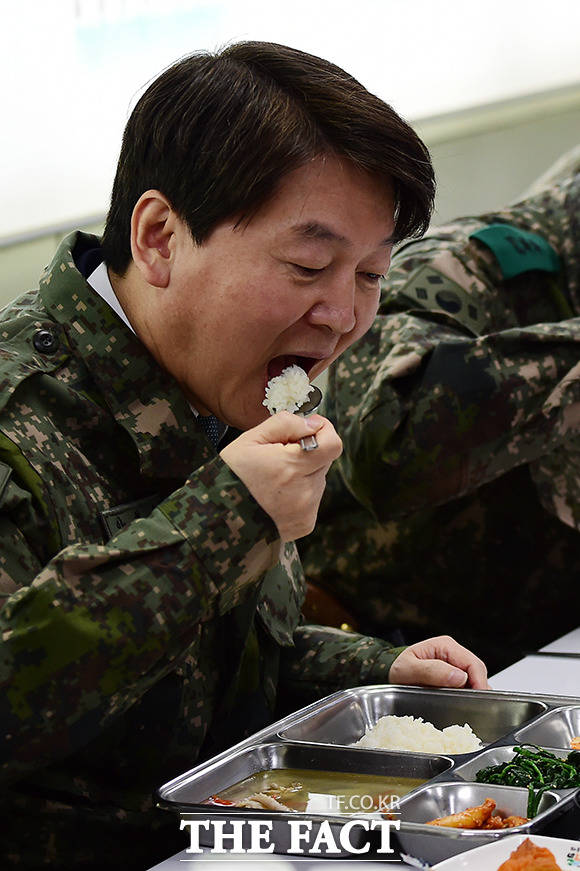 안철수 국민의당 대표는 얌전한 이미지와 달리 싸가지 없다는 발언으로 논란이 되기도 했다. /남용희 기자