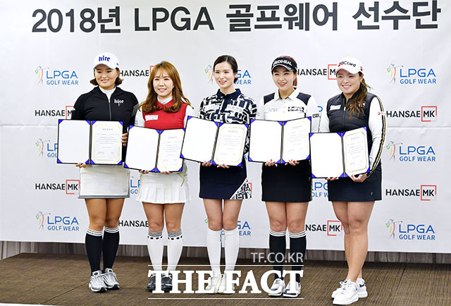 포토타임 갖는 고진영, 김도연, 박소현, 양수진, 장하나 선수(왼쪽부터)