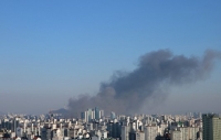  홍대 인근 서교동 4거리 화재…교통 '혼잡'