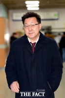 [TF포토] 국정농단 재판 증인 출석한 김정호 아모레퍼시픽 전무