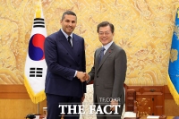 [TF포토] 文 대통령, 칼둔 UAE 특사 접견