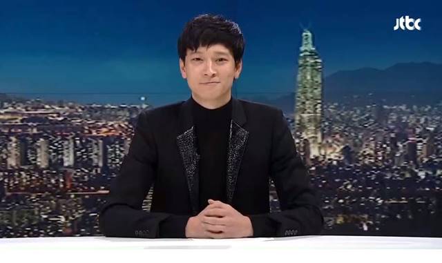 배우 강동원이 JTBC 뉴스룸에서 깜짝 일기예보를 해 많은 시청자들의 시선을 모았다./JTBC 뉴스룸 캡처