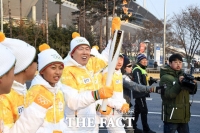 [TF사진관] '서울에서 불 밝힌 평창 동계올림픽의 성화'