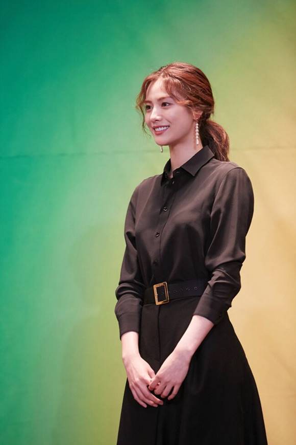 가수 겸 배우 나나가 드라마 사자 출연 소감으로 강한 여자를 보여줄 수 있다는 기대감에 흥분되고 기대된다고 말했다. /빅토리콘텐츠, 마운틴무브먼트스토리 제공