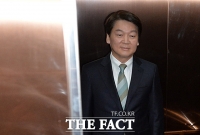 [TF포토] 안철수, 당무회의 앞서 뜻 모를 '옅은 미소'