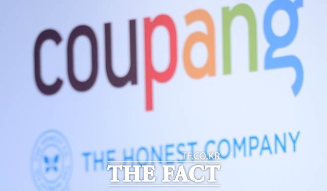 쿠팡이 고객만족 명분을 내세우며 판매업체 피해는 외면하고 있다는 판매자들의 불만이 커지고 있다. /더팩트DB