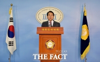 [TF포토] 심재철, '태극기 포기·군복무 단축' 안보 기자회견
