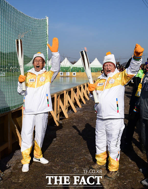 한국전쟁 참전용사 고재윤 씨(왼쪽)와 클로드 P.E 샤를랭 씨