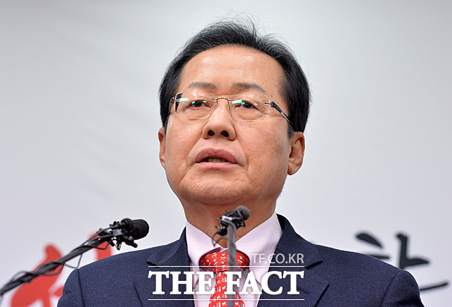홍준표 자유한국당 대표가 22일 서울 여의도 당사에서 가진 신년기자회견에서 발언하고 있다. /여의도=문병희 기자