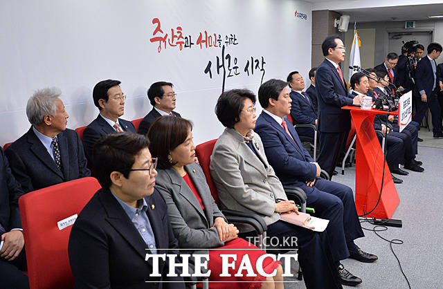 홍준표 대표 신년 기자회견에 참석한 주요 당직자들이 앉아 있다. /여의도=문병희 기자
