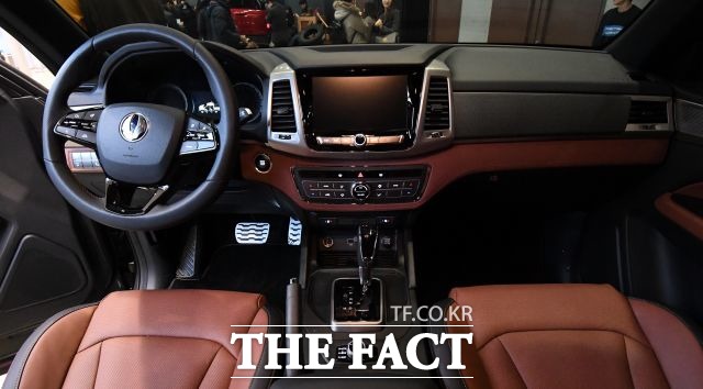 렉스턴 스포츠의 판매가격은 플랫폼을 공유하는 G4 렉스턴과 비교해 트림별로 평균 1000만 원가량 낮게 책정됐다.