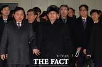 [TF포토] 남한 도착한 '북측 선발대 윤용복 단장'