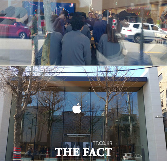 애플 직원들이 26일 애플 가로수길 개장 관련 교육을 받고 있다. /가로수길=이성락 기자