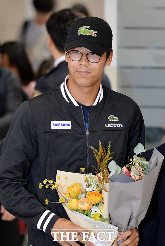 호주오픈 4강 진출로 한국 선수로는 메이저 대회 최고의 성적을 기록한 정현 선수가 28일 오후 인천국제공항을 통해 귀국하고 있다. /인천국제공항=문병희 기자