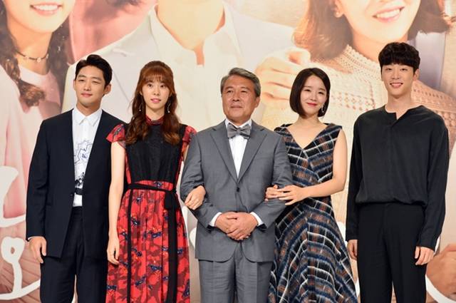 KBS2 주말드라마 황금빛 내 인생에서는 배우 박시후 서은수 천호진 신혜선 이태환(왼쪽부터) 등이 출연해 활약하고 있다. /KBS 제공