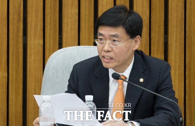 최교일 자유한국당 의원이 30일 여검사 성추행 은폐 의혹에 대해 전혀 알지 못한다고 부인했다. /더팩트DB