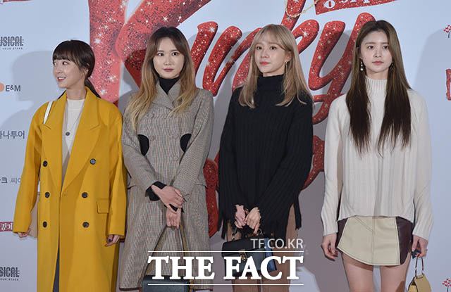 그룹 EXID가 31일 오후 서울 용산구 한남동 블루스퀘어에서 열린 뮤지컬 킹키부츠 VIP데이 행사에 참석해 포토타임을 갖고 있다. /김세정 인턴기자