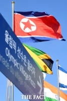 [TF포토] 평창선수촌에 게양된 북한 인공기