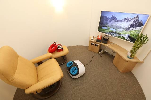 롯데백화점은 지난해 영등포점에 임신부 전용 휴게 공간인 맘스 라운지(Moms Lounge)를 오픈했다. /롯데백화점 제공