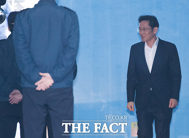 이재용 삼성전자 부회장이 5일 서울고등법원에서 열린 항소심 선고 재판에서 징역 2년 6개월에 집행유예 4년을 선고받고 석방됐다. /남용희 기자