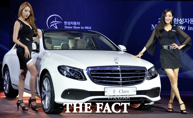 벤츠가 지난달 국내 수입차 시장에서 브랜드별 판매(7509대), 베스트셀링카(E 300 4MATIC) 모두 1위를 차지했다. /더팩트 DB
