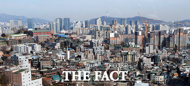 서울 동작구 흑석동 중앙대학교에서 바라본 인근 주택들의 모습