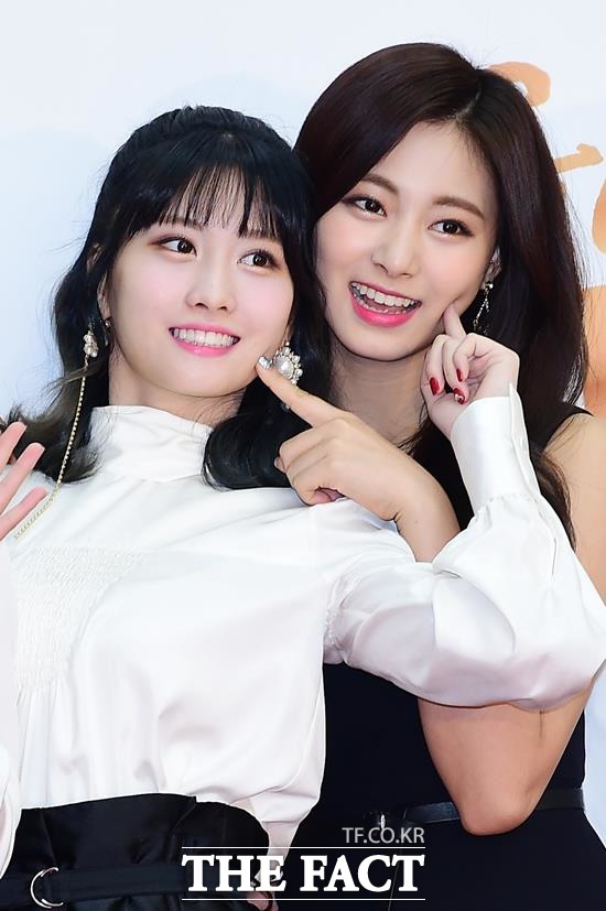 요즘 일본 가요지망생들은 한국 아이돌에 합류하는 것을 성공의 지표로 삼을 만큼 K-POP이 아시아 대세가 됐다. 다국적 그룹 트와이스의 멤버 쯔위와 모모(왼쪽). /남용희 기자