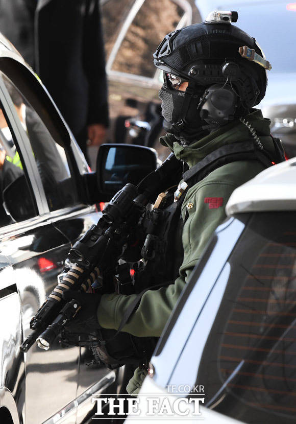 실탄이 장전된 소총까지!