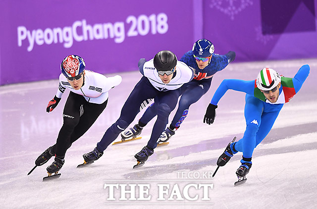 한국의 황대헌이 13일 오후 강원도 강릉아이스아레나에서 열린 2018평창동계올림픽 쇼트트랙 남자 1000m 예선 경기에서 역주하고 있다. /강릉=임영무 기자