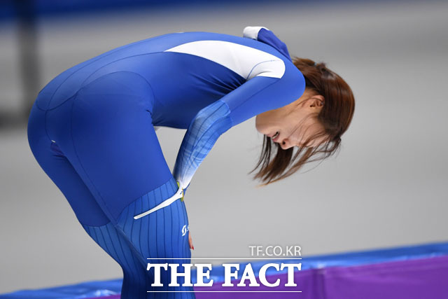 여자 스피드 스케이팅 500m 경기 마친 이상화, 37초 33을 기록