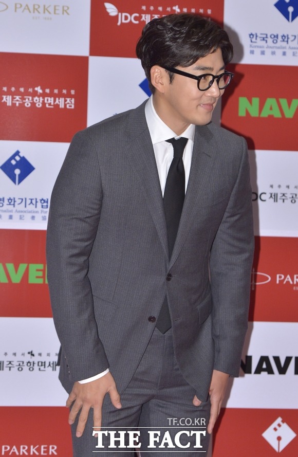 배우 윤계상이 소속사 명의의 불법 튜닝 차량을 운전한 혐의로 벌금 50만원 약식기소 됐다. 윤계상은 소속사를 통해 공식 사과했다. /김세정 인턴기자