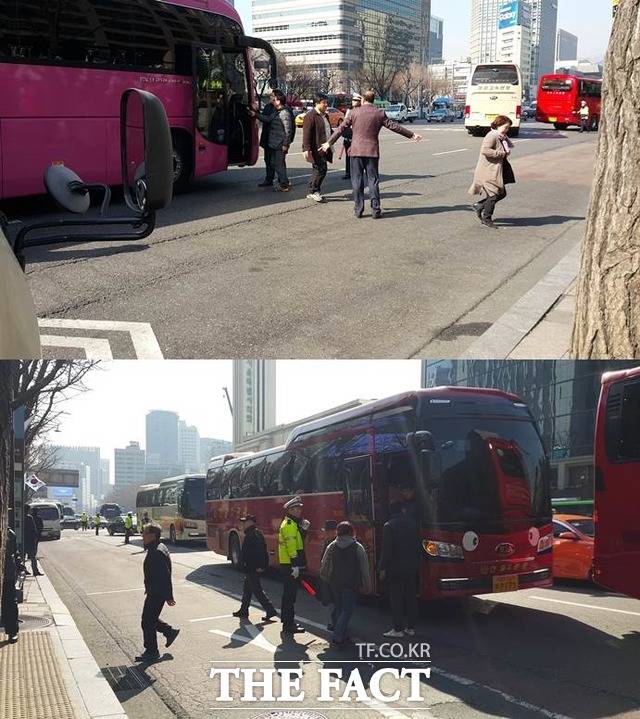 한국당원들이 26일 규탄대회 참석을 위해 대로변에서 하차하고 있다. /이원석 기자