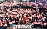 [TF포토] 청계광장 붉게 물들인 자유한국당