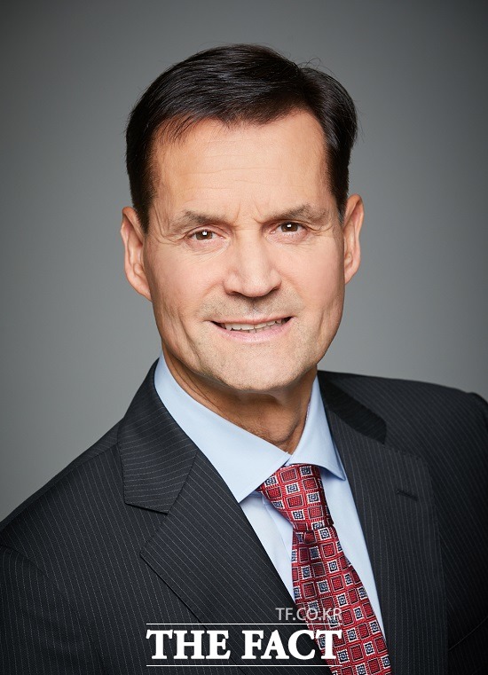 고성능사업부를 총괄하는 토마스 쉬미에라 부사장은 BMW와 BMW 고성능차 부문에서 30년간 축적한 경험과 전문성을 활용해 현대차 고성능차 사업 방향성을 기획하는 역할을 맡는다.