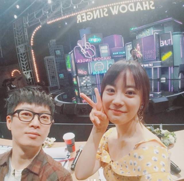 허영지는 tvN 수상한 가수에서 하현우와 찍은 사진을 SNS인 인스타그램에 공개하기도 했다. /허영지 인스타그램