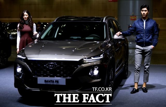 현대자동차가 지난 2월 한 달 동안 국내 5만200대, 국외 25만9948대 등 전 세계 시장에서 모두 31만148대를 판매했다고 2일 밝혔다. /이덕인 기자