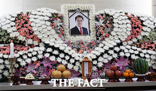 9일 사망한 배우 조민기의 빈소가 서울 광진구 건국대학교병원 장례식장에 마련됐다. /사진공동취재단