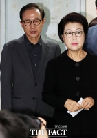  김윤옥 여사, 대선 직전 '돈다발 명품백' 받은 정황 포착