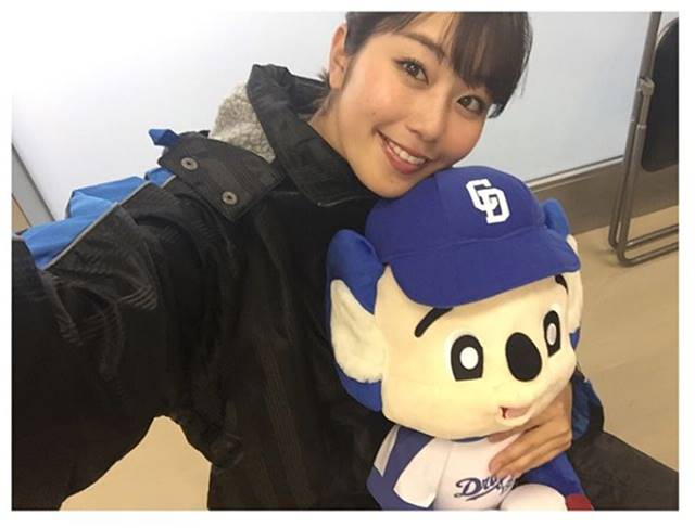 이나무라 아미는 현재 배우 외에도 스포츠 해설가, 그라비아잡지 모델로 활동의 폭을 넓혀가고 있다./이나무라 아미 SNS