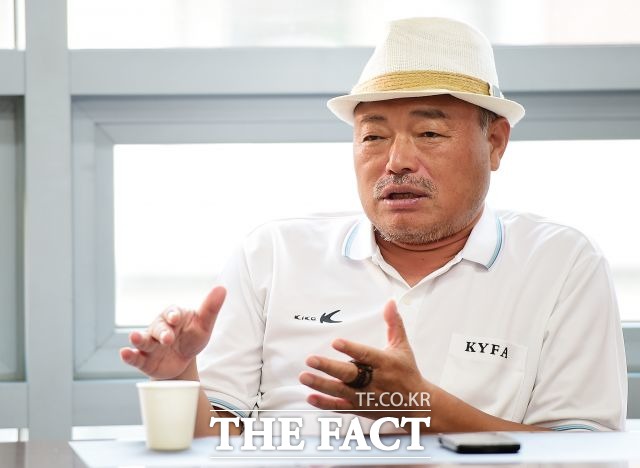 김흥국 성폭행 의혹 부인. 가수 김흥국이 자신을 둘러싼 성폭행 의혹을 부인하며 법적 대응을 예고했다./더팩트DB