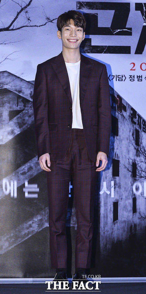 배우 위하준이 19일 오후 서울 CGV 용산점에서 열린 영화 곤지암 언론시사회에 참석해 포토타임을 갖고 있다. /이동률 인턴기자