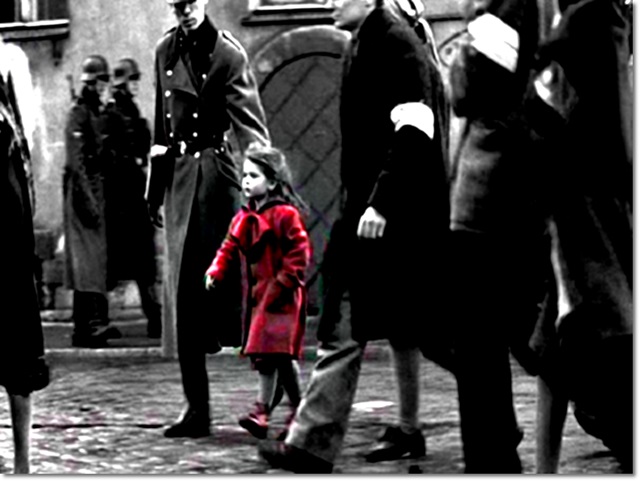나치의 홀로 코스트가 한창이던 당시 쉰들러는 리스트를 작성해 어린 유태인의 목숨을 살려 냈다. /영화 쉰들러 리스트