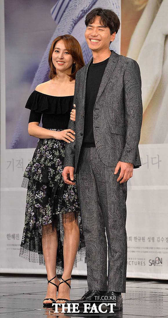 배우 한혜진(왼쪽)과 김태훈