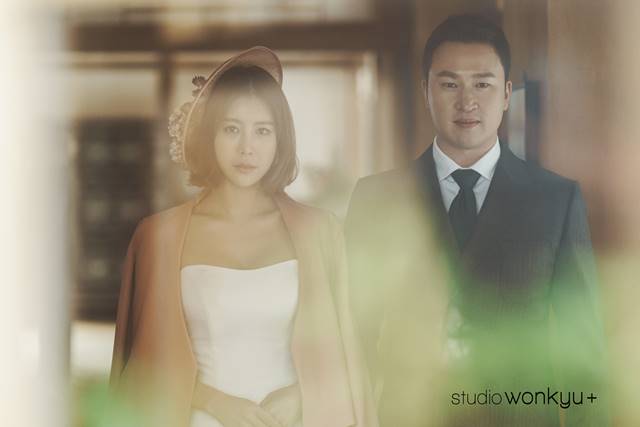 한정원·김승현 결혼. 배우 한정원(왼쪽)과 농구선수 출신 해설가 김승현이 5월 결혼한다. /엠엑스엔터테인먼트제공