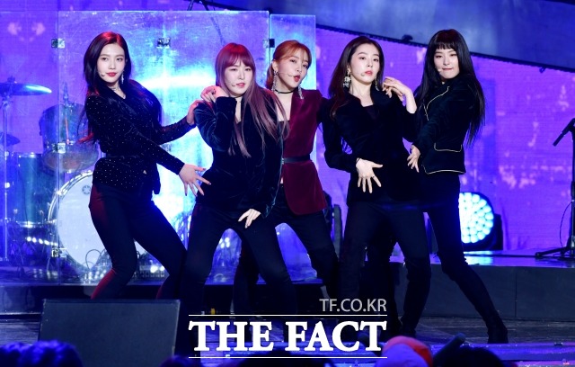 국내 대표 걸그룹 레드벨벳. 레드벨벳은 지난 2014년 첫 번째 싱글 행복으로 데뷔한 후 다채로운 음악으로 국내외 팬들의 사랑을 받았다. /이덕인 기자