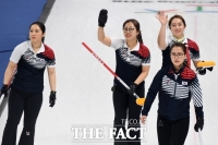  강인한 '뒷심', 한국 여자 컬링 6점차 좁히며 러시아에 극적 역전승