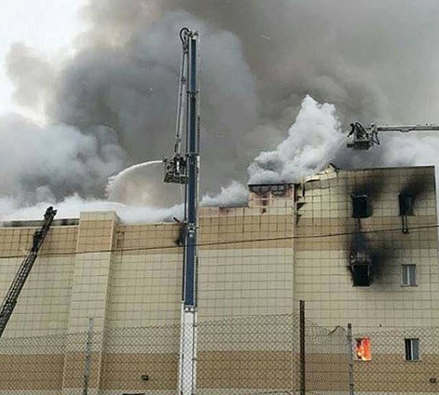 러시아 시베리아 쇼핑몰 화재. 러시아 도시 케메로보의 쇼핑몰에서 난 대형 화재로 37명이 사망하는 등 80여 명의 사상자가 발생했다./인스타그램 faranduvnzla