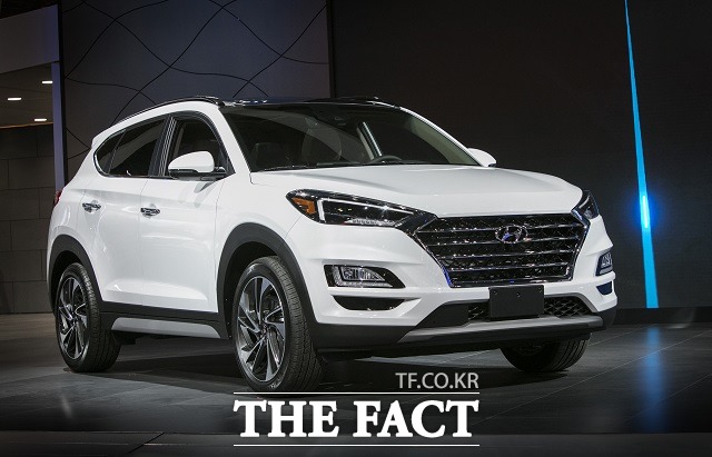 현대자동차가 28일(현지시각) 뉴욕 제이콥 재비츠 센터에서 열린 2018 뉴욕 국제 오토쇼에서 투싼의 페이스리프트를 세계 최초로 공개했다. /현대자동차 제공